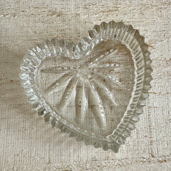 Vintage Clear Glass Heart Shaped Trinket Dish - Picture 3 of 7